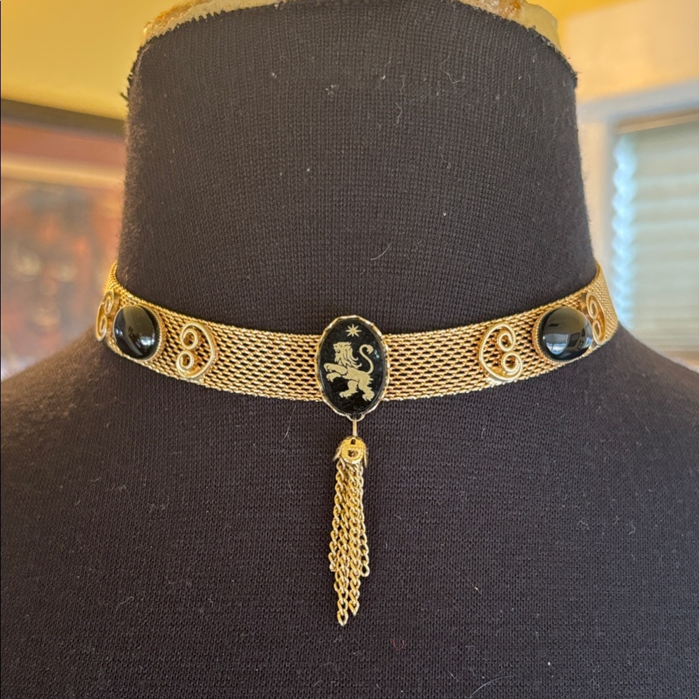 Vintage Center Onyx mesh gold tone choker Lion Leo